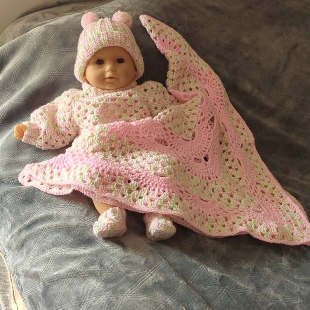 Hand Crafted 4 Piece Crochet Set Pink and Green NB - 3 Months